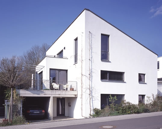 Clubhaus bei Nacht